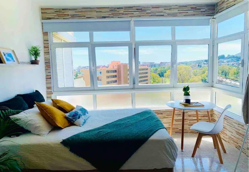 Alterhome Luminoso Estudio Con Piscina Y Maravillosas Vistas Torremolinos Exterior foto